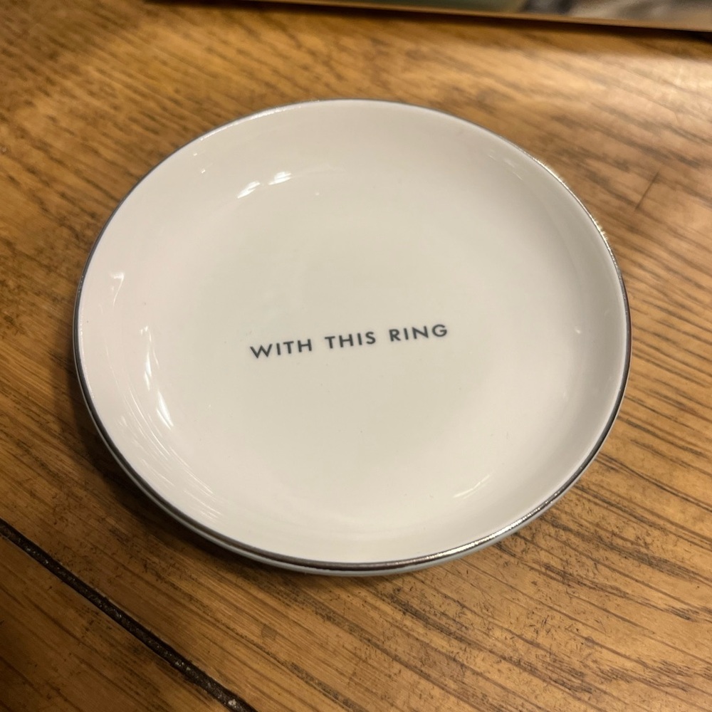 Kate Spade: Take the Cake Ring Dish